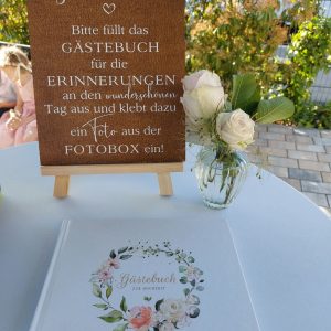 Aufbau Gästebuch bei Hochzeit Aufgabe für den Zeremonienmeister Katrin Hoessler